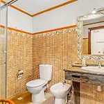 Unique 1-2 Aparthotel