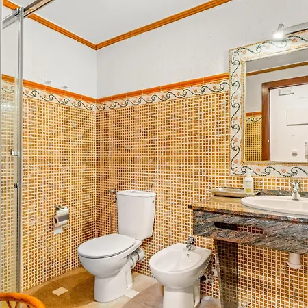 Aparthotel Unique 1-2 3*