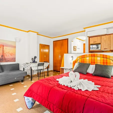 Unique 1-2 Aparthotel 3*